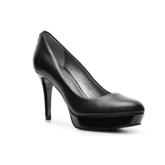 Tahari SOPHIA Black Leather Platform Pump Heels - Picture 7 of 7